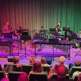 Elever spiller i band